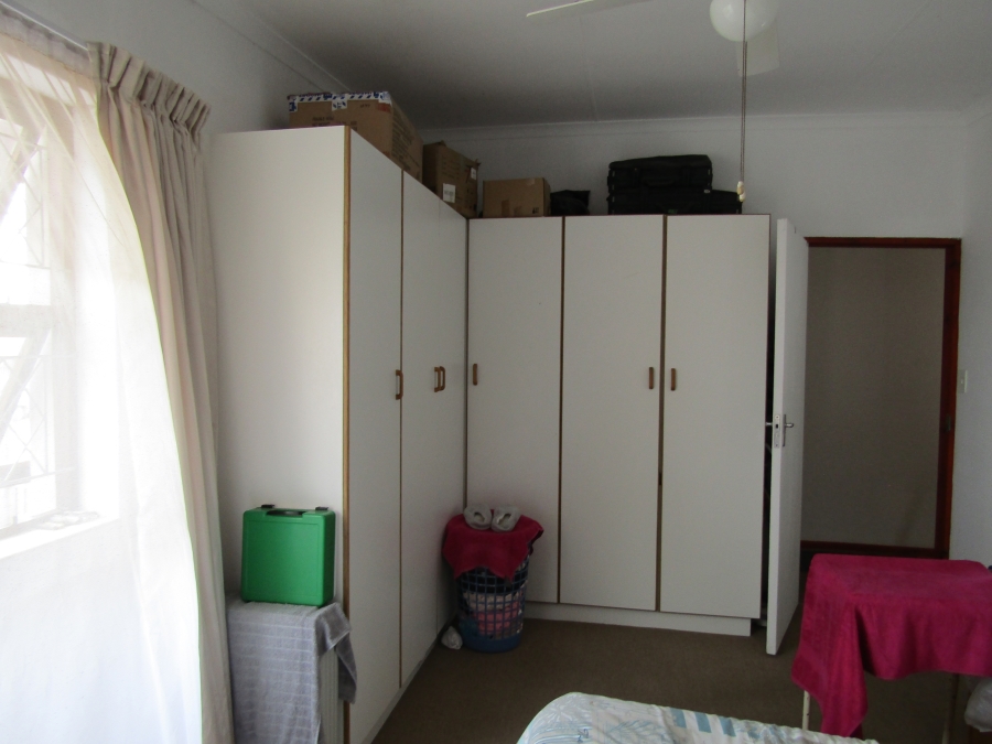 8 Bedroom Property for Sale in Wavecrest Eastern Cape